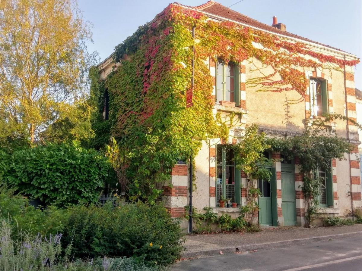 Maison D'Hotes "Les Volets Verts" Et Sa Brocante Ecueille Buitenkant foto
