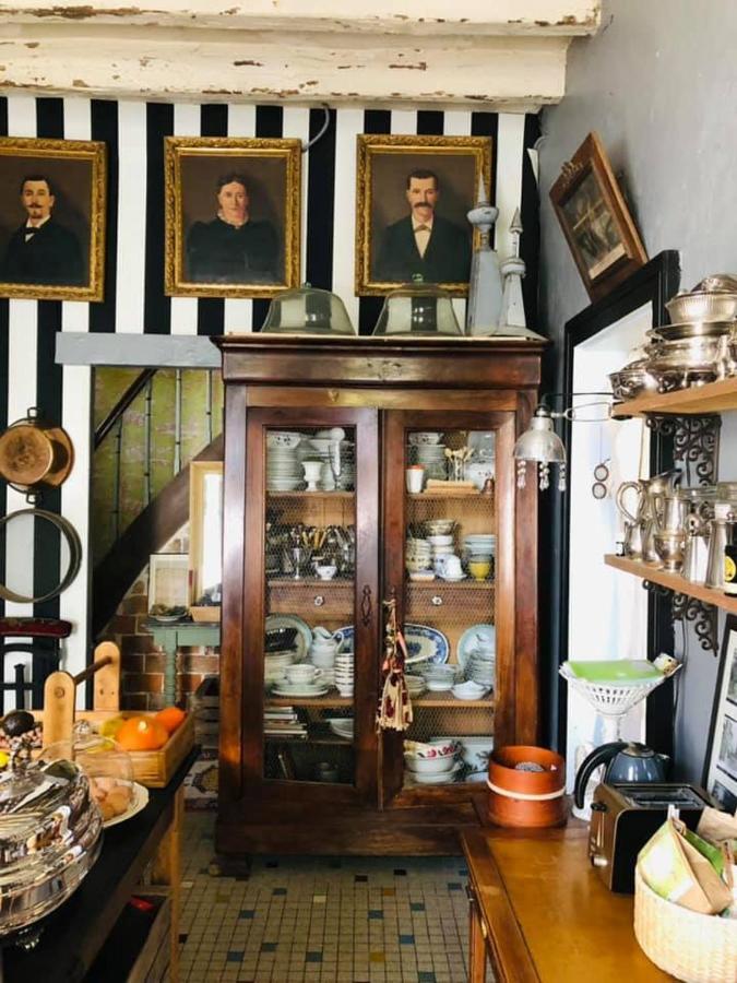 Maison D'Hotes "Les Volets Verts" Et Sa Brocante Ecueille Buitenkant foto