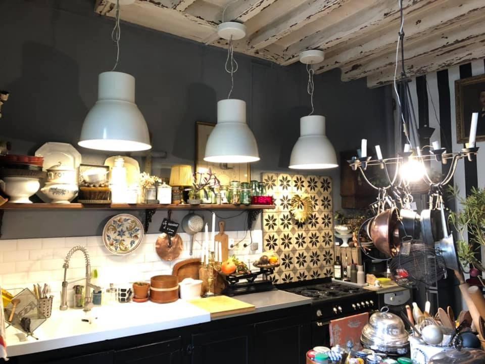 Maison D'Hotes "Les Volets Verts" Et Sa Brocante Ecueille Buitenkant foto