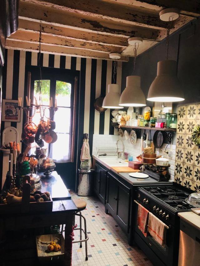 Maison D'Hotes "Les Volets Verts" Et Sa Brocante Ecueille Buitenkant foto