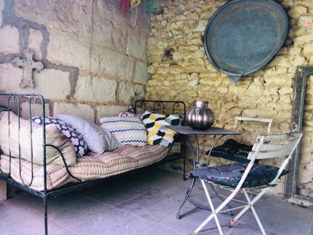 Maison D'Hotes "Les Volets Verts" Et Sa Brocante Ecueille Buitenkant foto