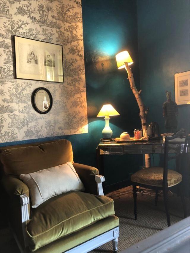 Maison D'Hotes "Les Volets Verts" Et Sa Brocante Ecueille Buitenkant foto