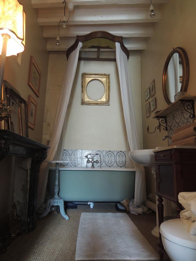Maison D'Hotes "Les Volets Verts" Et Sa Brocante Ecueille Buitenkant foto