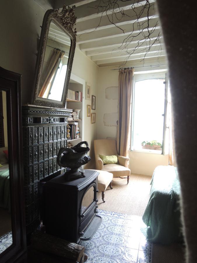 Maison D'Hotes "Les Volets Verts" Et Sa Brocante Ecueille Buitenkant foto