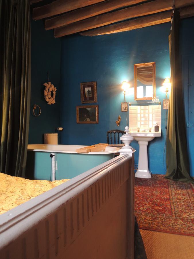 Maison D'Hotes "Les Volets Verts" Et Sa Brocante Ecueille Buitenkant foto